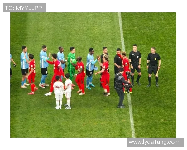 足球巨星四个女儿名字揭秘 他们在球场之外的成长故事