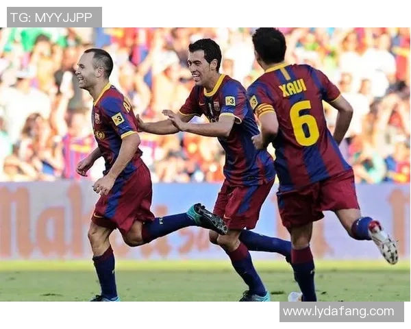 足球巨星手臂突遭重伤或将缺席关键赛事引发球迷热议